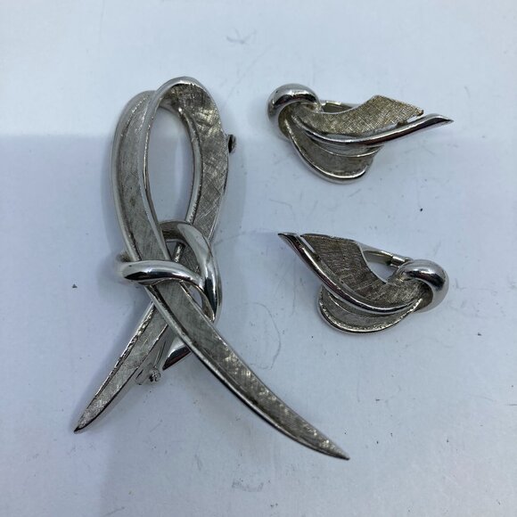 Vtg 1960s BOUCHER signed rhodium silver tone art deco earrings brooch set - Picture 1 of 2